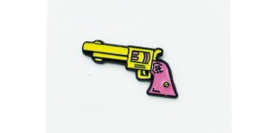 Rewolwer - Zabawna Przypinka Pin