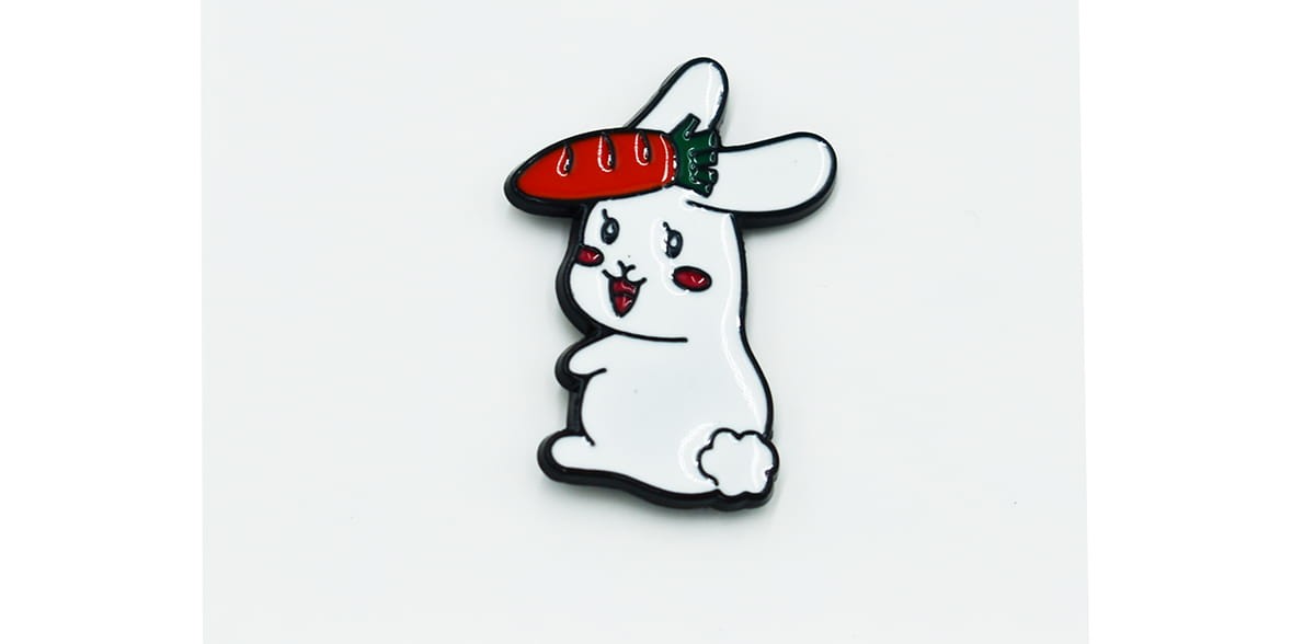 Króliczek z marchewką - Zabawna Przypinka Pin