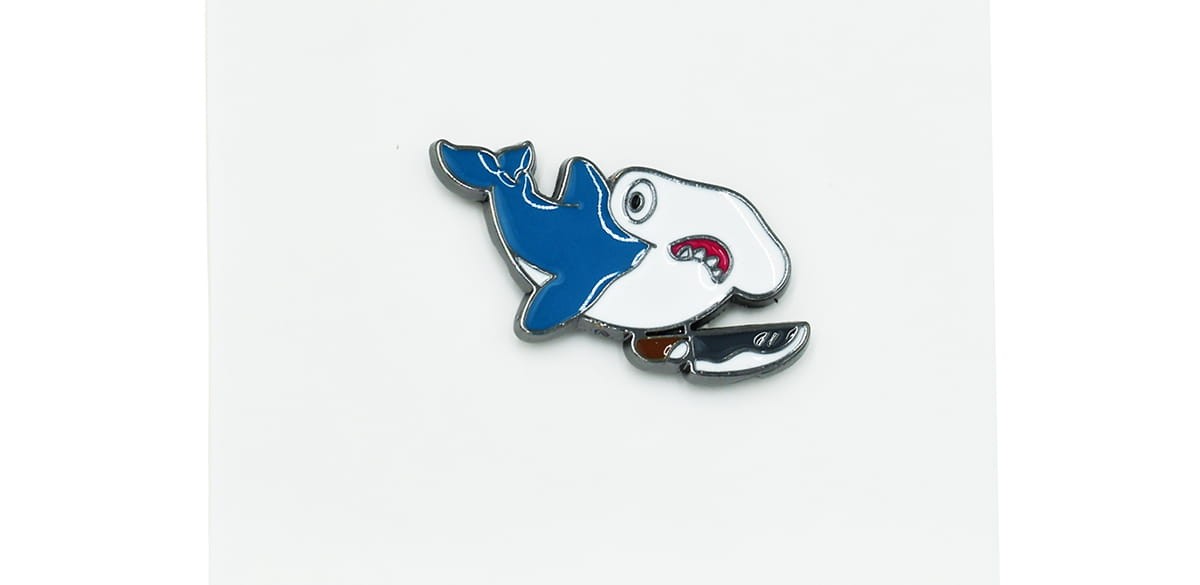 Uzbrojony Rekin Młot - Zabawna Przypinka Pin