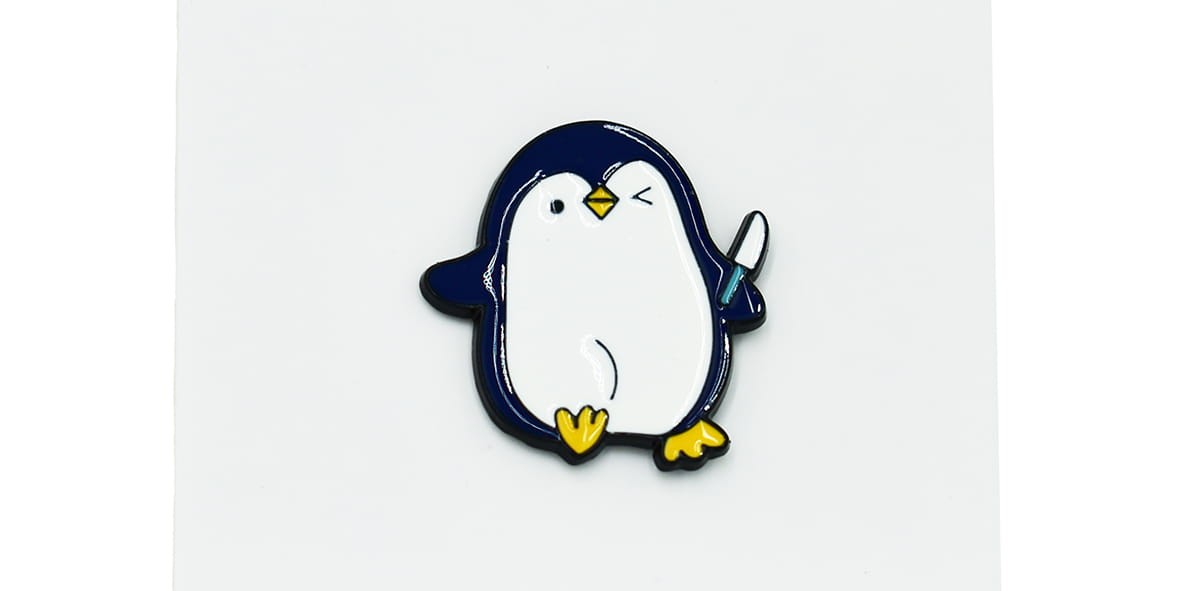 Uzbrojony pingwin - Zabawna Przypinka Pin