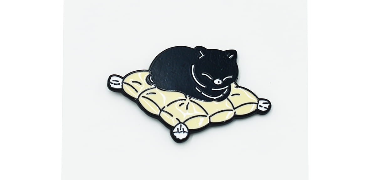 Śpiący kotek - Zabawna Przypinka Pin