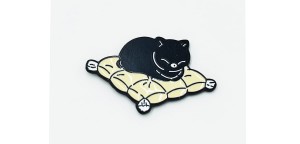 Śpiący kotek  - Zabawna Przypinka Pin
