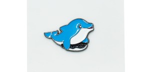 Uzbrojony delfin - Zabawna Przypinka Pin