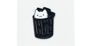 Kot w śmietniku - Zabawna Przypinka Pin