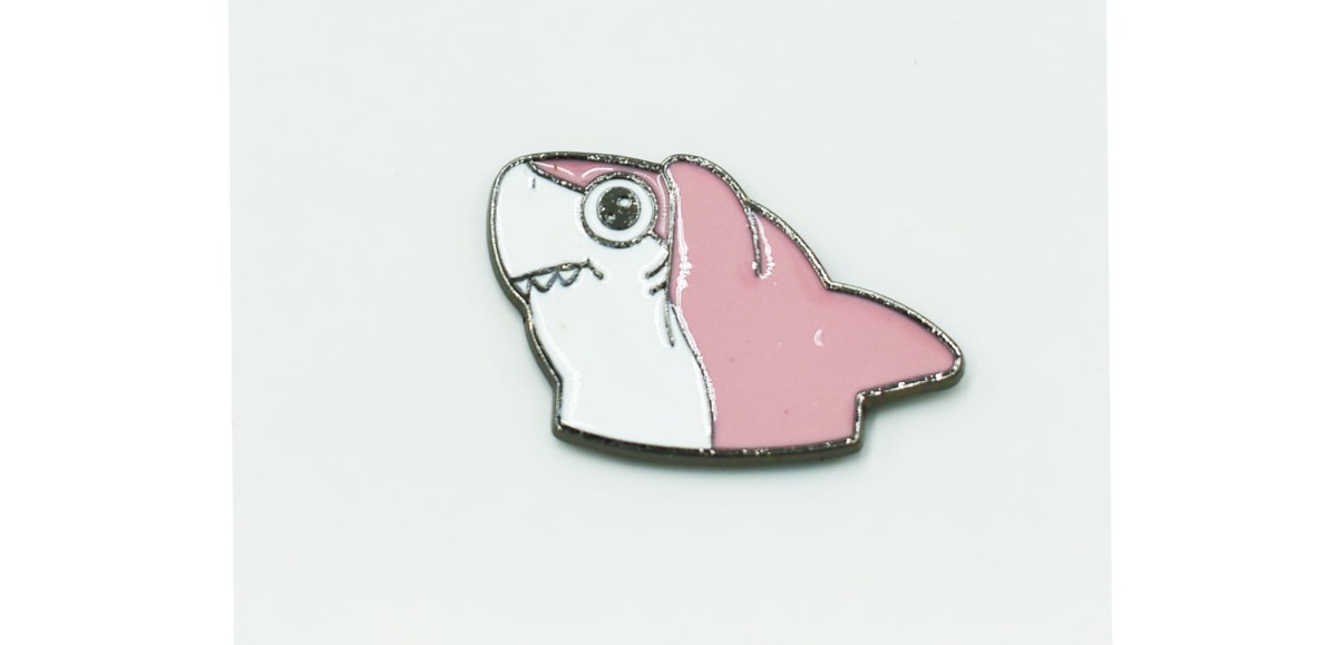 Różowy rekin -Zabawna Przypinka Pin