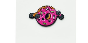 Donut z hantlami- Zabawna Przypinka Pin