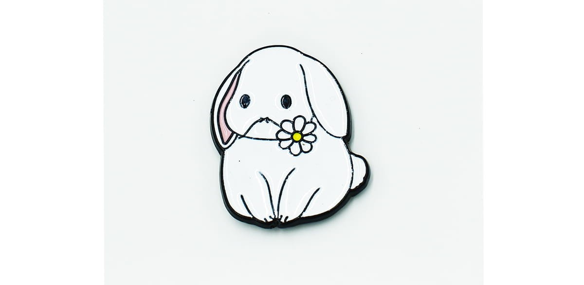 Królik ze stokrotką - Zabawna Przypinka Pin