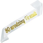 80 urodziny + imię - biała  szarfa ze złotym nadrukiem
