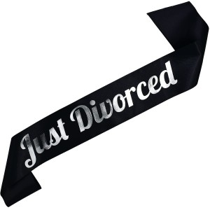 Just Divorced - czarna szarfa  ze srebrnym nadrukiem