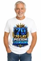 Koszulka na 70 urodziny – Poziom legendarny – koszulka biała z dużą cyfrą 70 i dynamicznym motywem Poziom legendarny